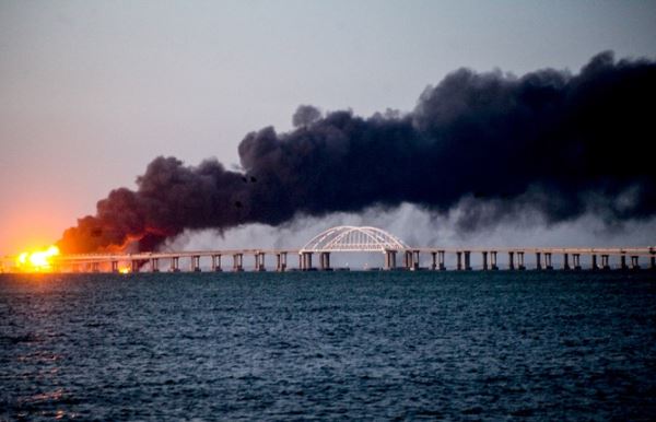 Ukraine dùng tên lửa mồi nhử thăm dò Nga, chuẩn bị tấn công cầu Crimea