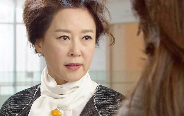 Ngày ra mắt hai gia đình, mẹ chồng tương lai kì kèo tráp lễ, chê bai nhà dâu nghèo, nhưng ngay lập tức "cứng họng" vì lời đáp của nhà gái