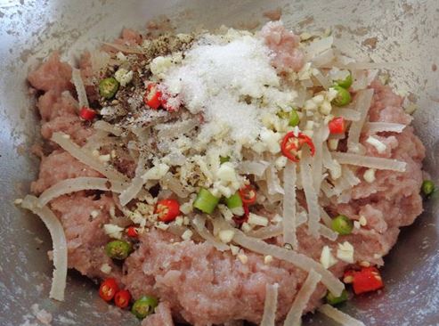 4 loại người tuyệt đối không được ăn nem chua