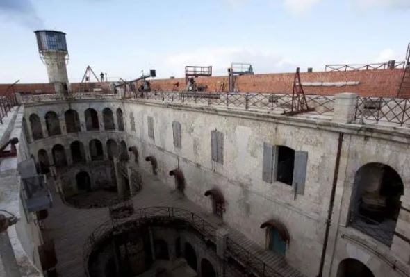 Nhà tù thoải mái nhất thế giới: không có cai ngục, tự do như đi nghỉ dưỡng nhưng không ai có thể trốn thoát