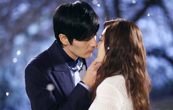 Trong ngày gặp gỡ hai bên thông gia lần đầu, mẹ chồng tương lai đã đưa tôi đến bãi cỏ và van nài làm một hành động đáng sợ