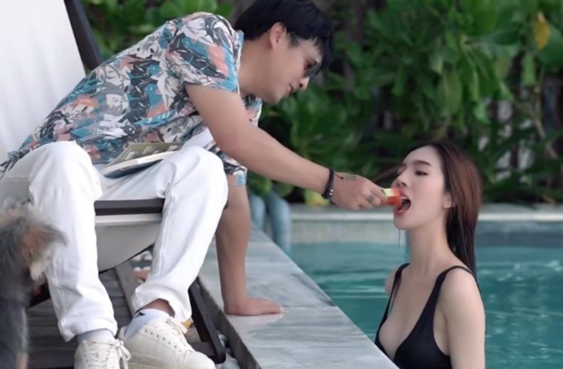 Vợ kém tuổi của Hồ Quang Hiếu có tỉ lệ vòng eo "siêu thực", mặc đồ gì cũng đẹp