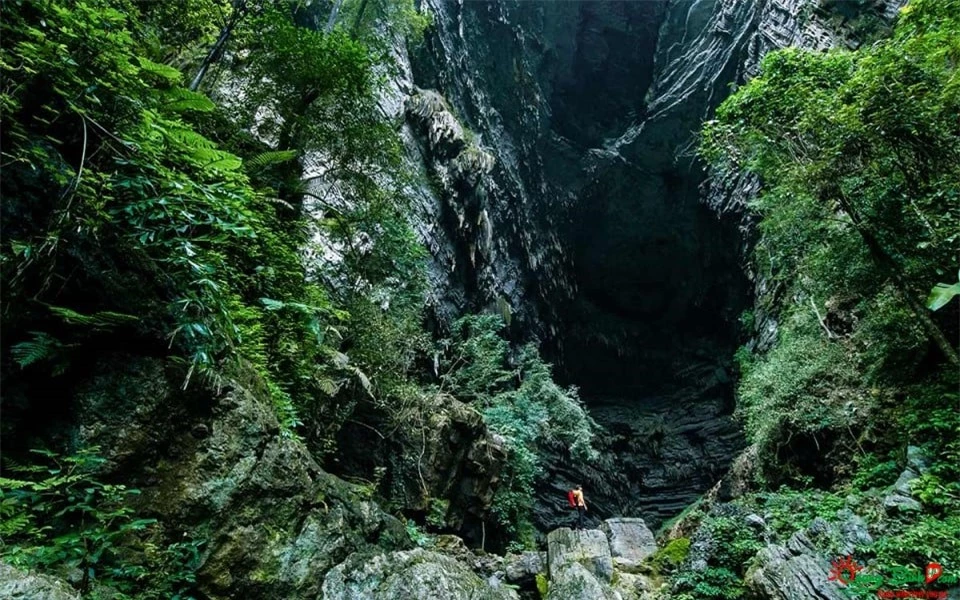 Quảng Bình được ví như thiên đường hang động của Việt Nam. Trong đó, Hang Tiên là hang khô lớn nhất thuộc hệ thống hang động Tú Làn, nằm ở xã Cao Quảng (huyện Tuyên Hóa, tỉnh Quảng Bình), cách Vườn Quốc gia Phong Nha - Kẻ Bàng khoảng 70km về phía Tây. (Ảnh: Quangbinhgo)