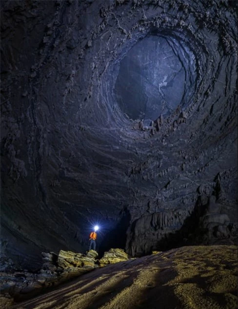 Các chuyên gia hang động đã nghiên cứu và đánh giá rằng kích thước của loại thạch nhũ kì lạ trong hang chỉ bồi đắp khoảng 1cm trong vòng 10.000 năm.