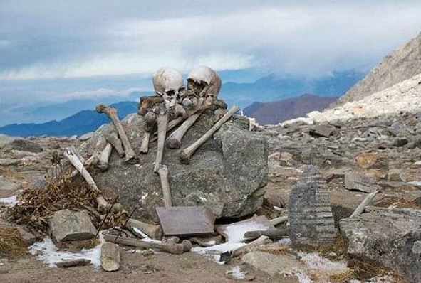 L&#xFD; gi&#x1EA3;i v&#x1EC1; ng&#xF4;i m&#x1ED9; ch&#x1EE9;a 800 b&#x1ED9; h&#xE0;i c&#x1ED1;t &#x1EDF; &#x111;&#x1ED9; cao 5029m