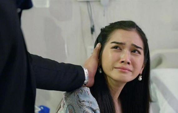 Vì thương em dâu nghèo khó nên anh chồng hàng tháng đưa tôi tiền sinh hoạt, nào ngờ mẹ chồng phát hiện và nói một câu khiến cả nhà điêu đứng