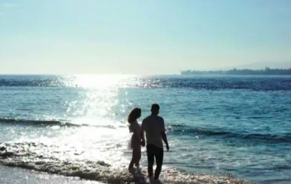 Người phụ nữ khi ngoại tình thường sẽ có 3 biểu hiện khó che giấu này!