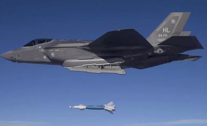 Vũ khí giúp Ukraine “ăn miếng trả miếng” bom lượn của Nga