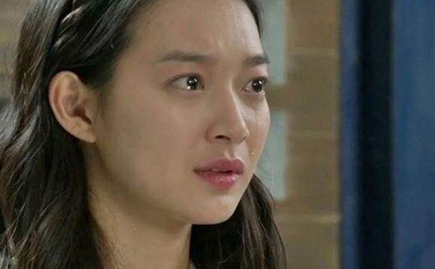 Đi làm về thấy mẹ chồng đang cầm kéo cắt tóc cho con trai tôi, tưởng bà quan tâm cháu nào ngờ đằng sau là mưu tính đáng sợ