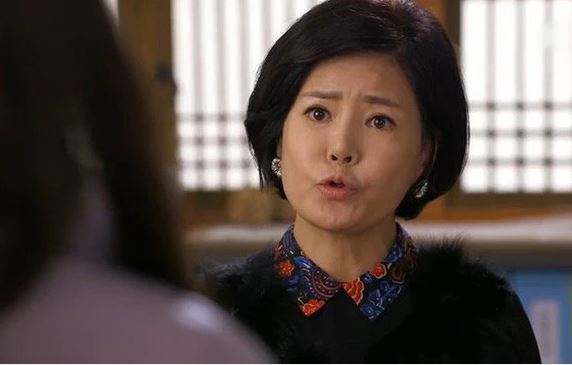 Thông gia tới chơi, mẹ chồng vẫn chì chiết con dâu "ăn hại không biết đẻ", cô bất ngờ lên tiếng khiến cả nhà chồng phải xuống nước xin lỗi