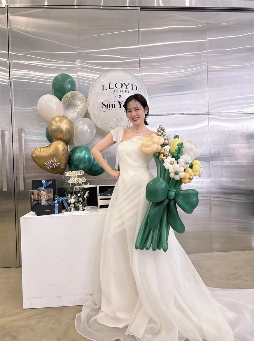 2 năm rồi, dân tình mới lại thấy Son Ye Jin mặc “váy cưới”, visual xinh trẻ nhìn là muốn "thả tim"- Ảnh 1.