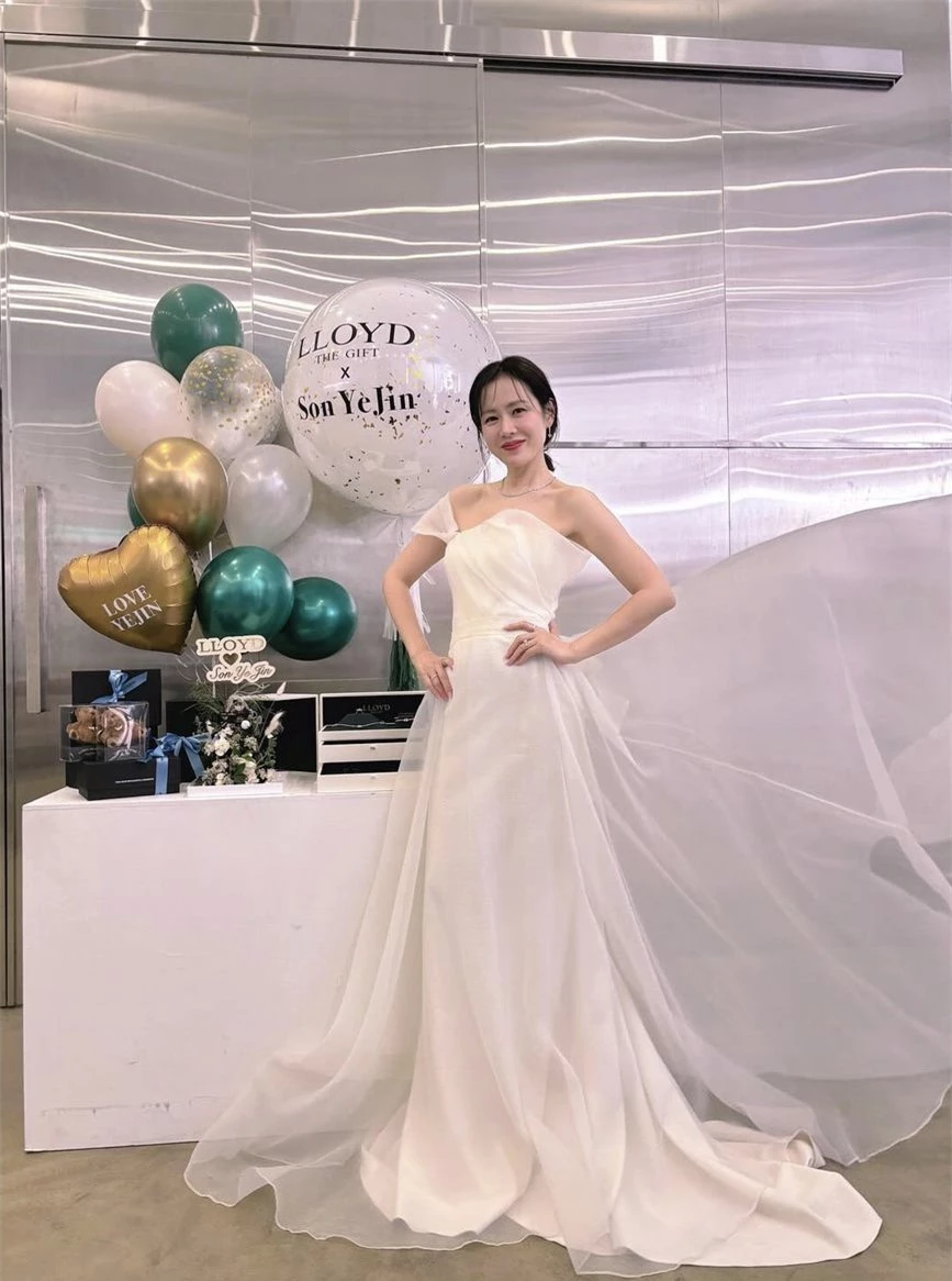 2 năm rồi, dân tình mới lại thấy Son Ye Jin mặc “váy cưới”, visual xinh trẻ nhìn là muốn "thả tim"- Ảnh 2.
