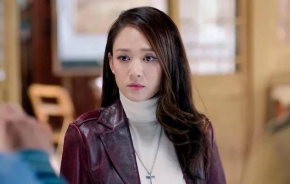 Vừa đi rút tiền trợ cấp thất nghiệp về mẹ chồng đã chặn cổng xin khéo, tôi ức quá nói vài câu lại khiến bà không dám nhận