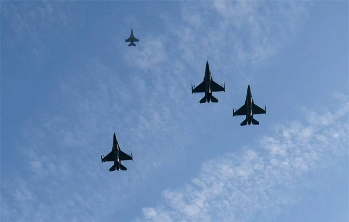 Tiêm kích F-16 do Mỹ sản xuất sắp được vận chuyển đến Ukraine. (Ảnh: AP)