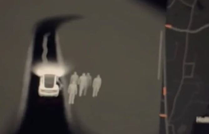 Đi qua nghĩa địa, tài xế hoảng loạn vì thấy nhiều 'bóng ma' trên màn hình xe Tesla