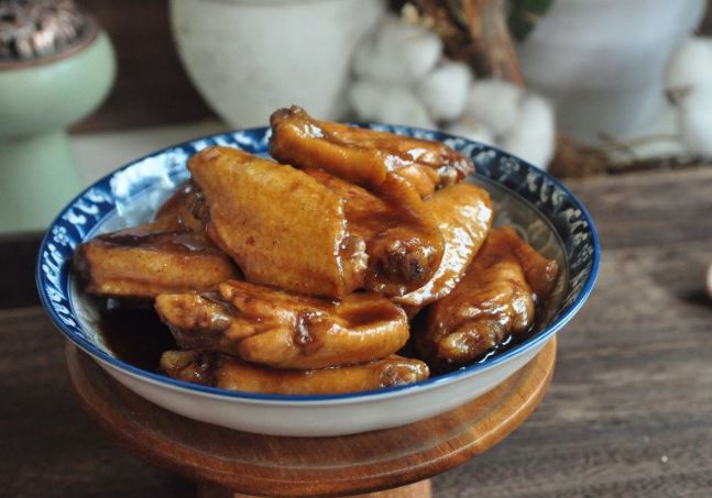 Cánh gà đem om kiểu này mềm ngon dễ ăn, từ trẻ nhỏ đến người già đều thích