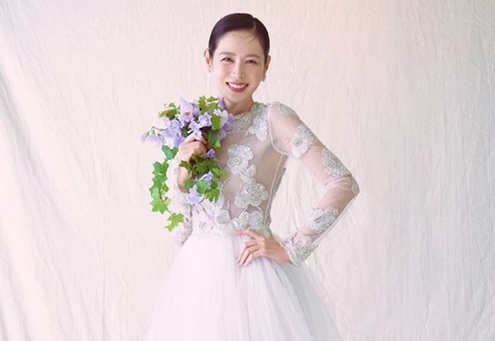 2 năm rồi, dân tình mới lại thấy Son Ye Jin mặc “váy cưới”, visual xinh trẻ nhìn là muốn "thả tim"