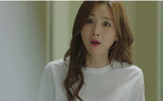 Đêm tân hôn, chồng tát tôi chảy máu miệng tới mức phải nhập viện, nhưng bố mẹ xuất hiện lại nói 1 câu khiến tôi càng đau khổ