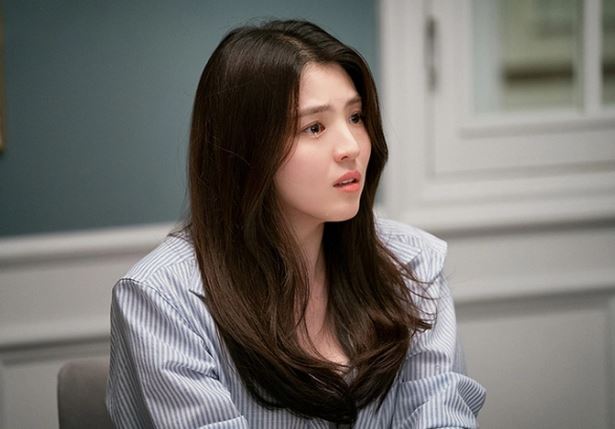 Sáng nào cũng thấy em chồng bê đồ đi giặt cho vợ, tôi khích bác nào ngờ lại bị mẹ chồng xỉa xói 1 câu mà tái mặt