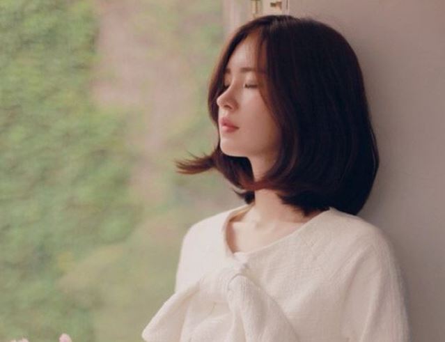 Vội về lấy vàng cưới đi bán để trả viện phí cho mẹ đẻ, tôi không ngờ chiếc camera trong nhà lại khiến tôi nhục nhã ê chề trước mặt cả nhà chồng