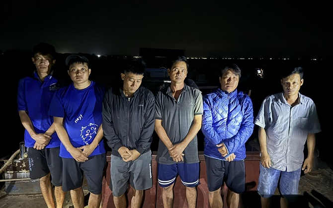 B&#x1EAF;t qu&#x1EA3; tang nh&#xF3;m &#x111;&#x1ED1;i t&#x1B0;&#x1EE3;ng d&#xF9;ng ng&#x1B0;&#x1EDD;i nh&#xE1;i th&#x103;m d&#xF2;, khai th&#xE1;c c&#xE1;t tr&#xE1;i ph&#xE9;p