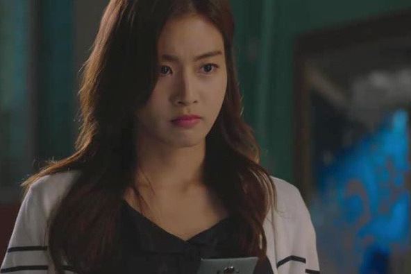 Bị mẹ chồng vứt cả tủ quần áo rồi làu bàu "nhà này ai cho mặc diêm dúa", nàng dâu có màn đối đáp cực khéo khiến bà quý như vàng