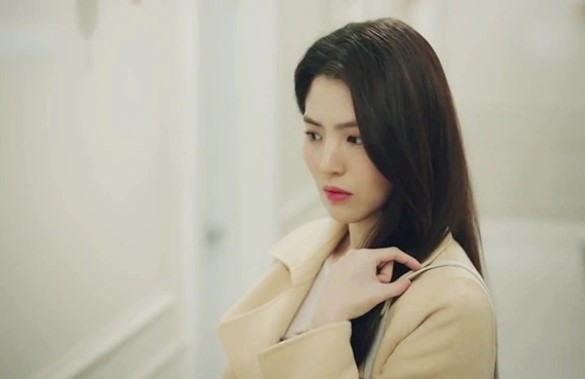 Đi mua hàng hiệu với chị dâu, tôi tóm sống bồ nhí của chồng nhờ tấm gương "trắc nết"