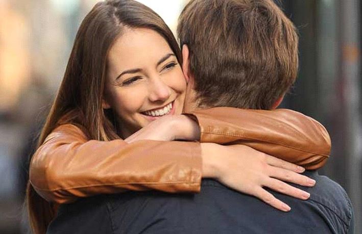 CLIP: Ôm có lợi cho bạn như thế nào?