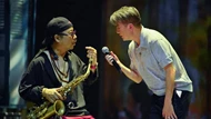 Nghệ sĩ saxophone Trần Mạnh Tuấn tái ngộ khán giả sau bạo bệnh trong liveshow của Đàm Vĩnh Hưng