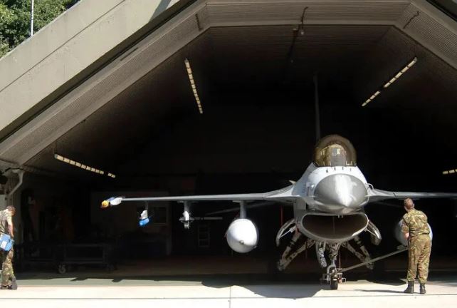 Ukraine xây hầm ngầm bảo vệ tiêm kích F-16