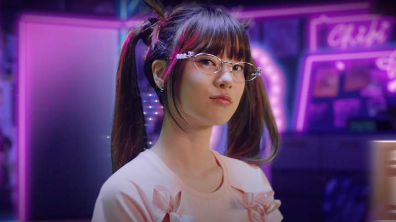 Hoàng Yến Chibi đầy "thái độ", bị "trai đẹp nhiều tiền" ngáng đường trong teaser MV "Sốc Nhiệt"