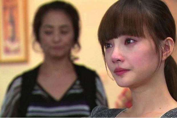 Mẹ chồng bênh con trai cặp bồ: "Vợ thế nào thì chồng mới ngoại tình", con dâu đưa một thứ ra khiến bà lập tức câm nín!