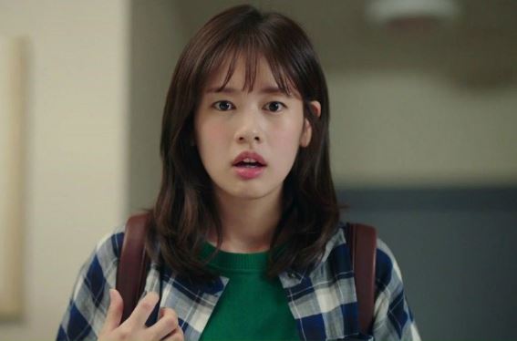 Mẹ chồng bỗng lên cơn đau tim, tôi lật đật đi tìm thuốc, nhưng mở ngăn kéo ra lại bị ám ảnh vì bức ảnh lạ mà quen