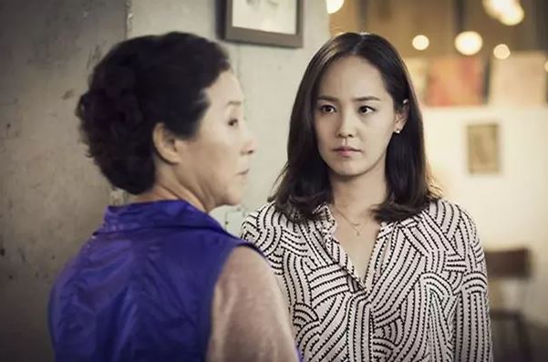 Mẹ chồng mua bộ bàn ghế trăm triệu nhưng con dâu hỏi vay gấp mua nhà thì bảo không có