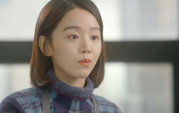 Nép bên góc tường, tôi vô tình nghe được chồng muốn gửi mẹ tiền vì vợ tiêu hoang và hành động sau đó khiến anh đánh rơi điện thoại