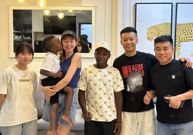 Lôi Con công khai danh tính người yêu Thùy Tiên, lộ ảnh Quang Linh Vlogs đến nhà gặp ba của nàng hậu