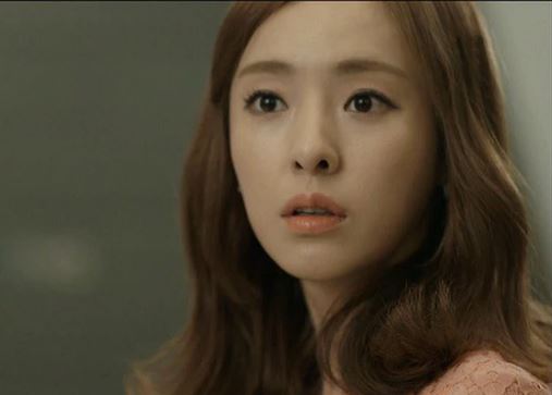 Vừa ngồi xuống ghế thì mẹ chồng bê ngay mâm cơm đi, tôi ngơ ngác nhưng diễn biến sau đó mới thật bất ngờ