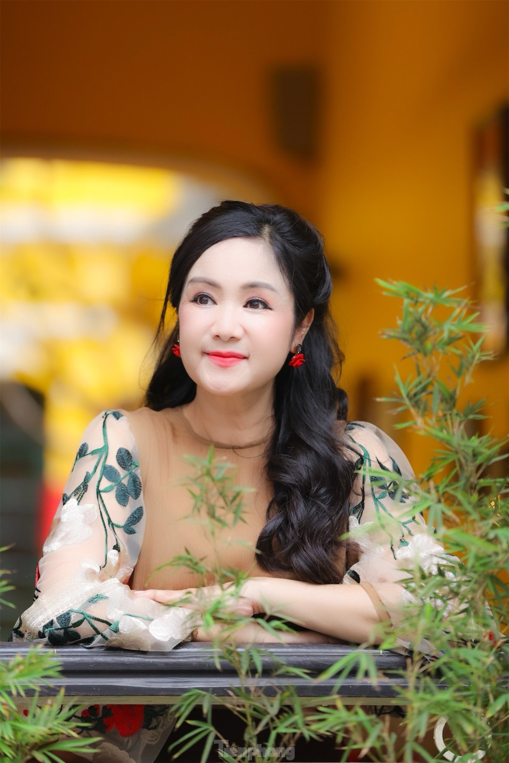 Ảnh đời thường không chỉnh sửa của NSND Thu Hà ở tuổi 55 ảnh 1