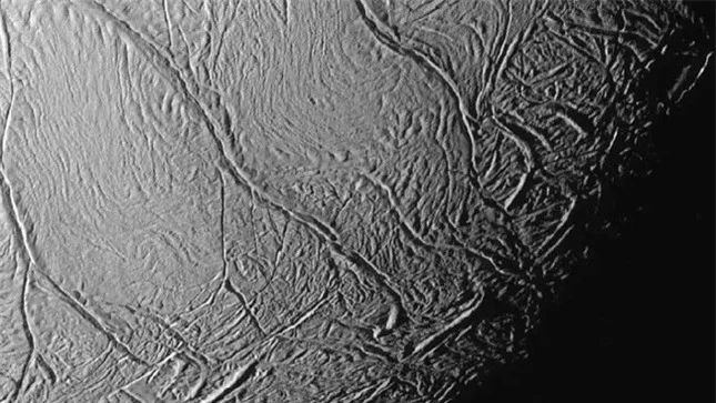 Phát hiện dấu hiệu sự sống của người ngoài hành tinh trên Sao Thổ ảnh 1