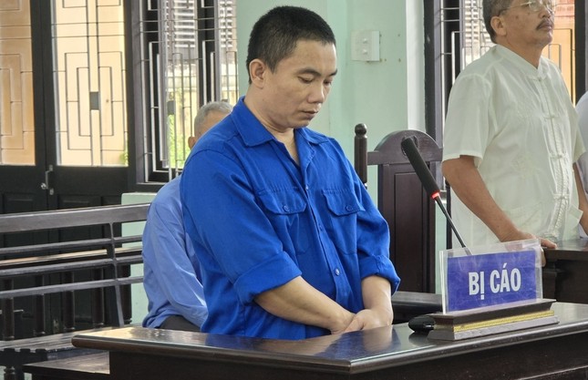 Giáo viên lừa ‘chạy’ trường, chiếm đoạt hơn 2 tỷ đồng để chơi vé số