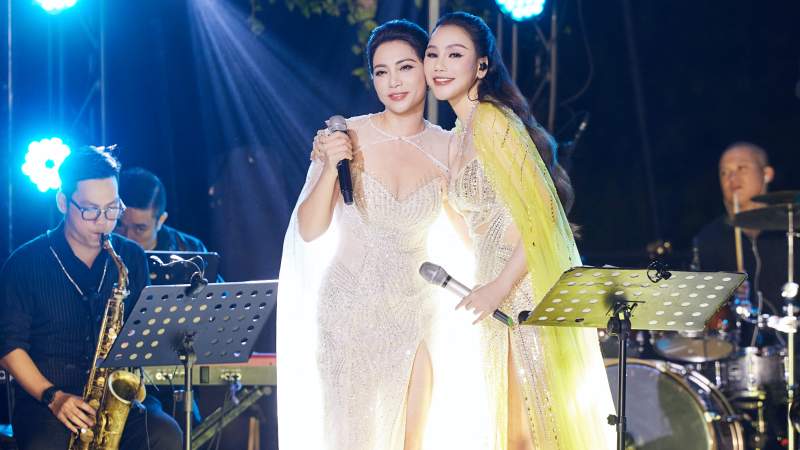 Hồ Quỳnh Hương hát cùng với “người đặc biệt” trong Minishow “Cứ Để Cho Em”