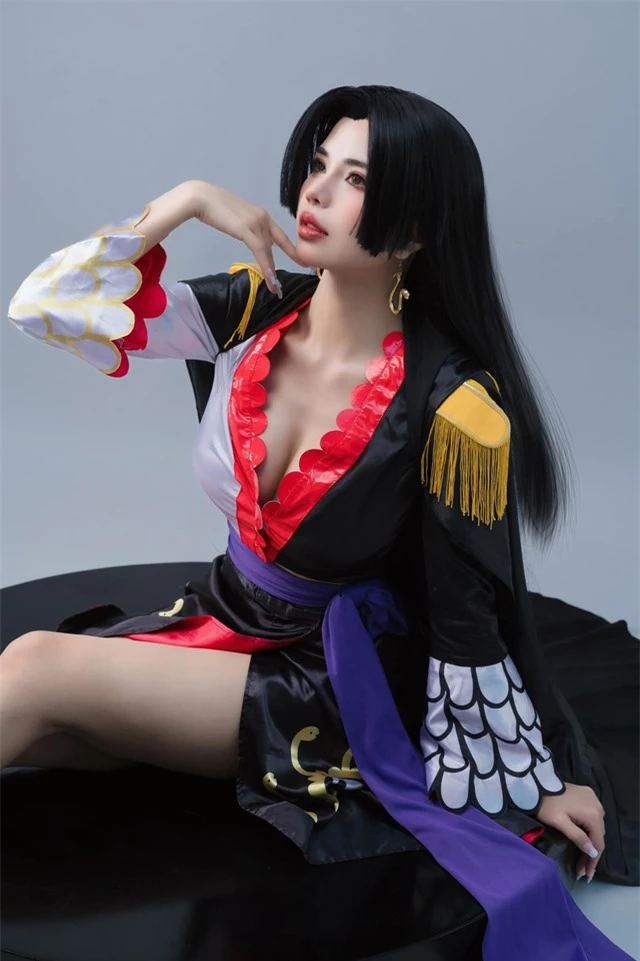 Cưới đến nơi, Mai Dora vẫn cực năng suất, tung bộ hình cosplay Boa Hancock ngọt như ướp đường! - Ảnh 2.