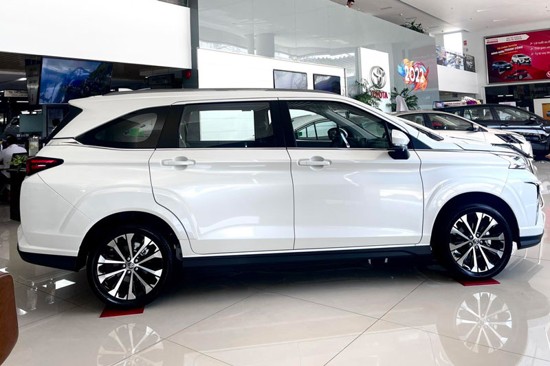 Bảng giá xe Toyota tháng 5/2024: Corolla Cross 2024 lên kệ