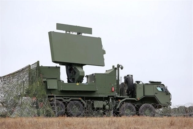 Trạm radar Ground Master 400 NATO triển khai tại Estonia được cho là mục tiêu của hệ thống tác chiến điện tử Nga.