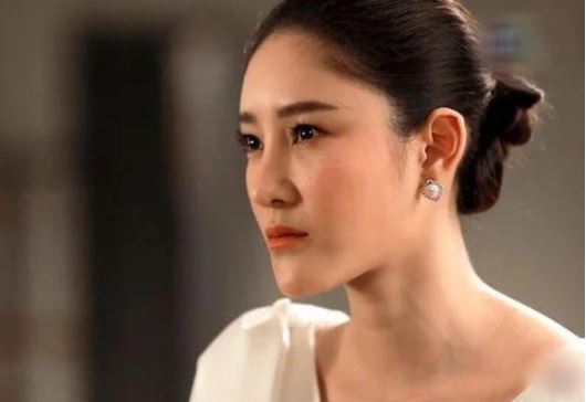 Mẹ chồng bỗng dẫn em dâu tới ở nhờ, tôi không thích nên toàn gây khó dễ, cuối cùng bật khóc thấy phong thư em để lại