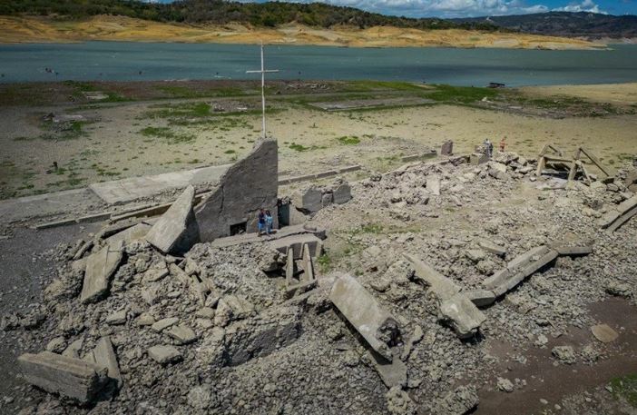 Tàn tích thị trấn cổ khoảng 300 năm tuổi hiện lên sau đợt hạn hán kéo dài