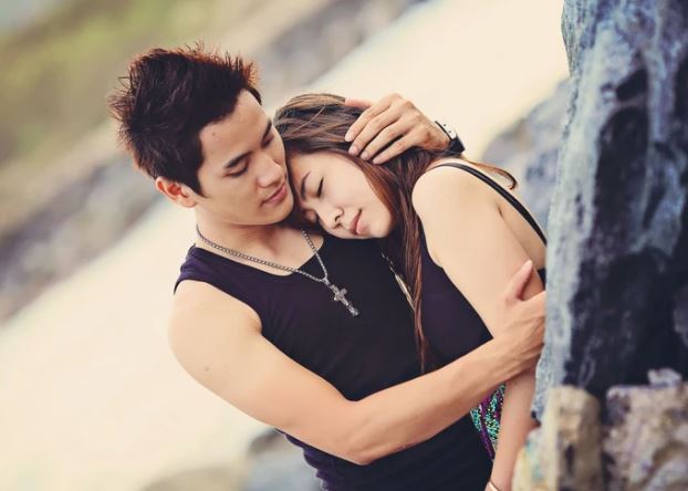 Nghe tin bố mẹ vợ đòi ly hôn, tôi và vợ tức tốc đến nhà hỏi thăm nhưng vừa thấy cảnh hai ông bà phân chia chỗ ở, vợ chồng tôi nhìn nhau cố nín cười