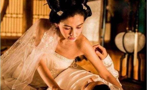 Các hoàng đế thời xưa chọn phi tần như thế nào? Trên thực tế, ngoài ngoại hình và chiều cao còn có những yêu cầu khắt khe