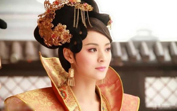 Nàng hậu có làn da toả hương thơm, bị ép làm chiến lợi phẩm cho trò mua vui 'biến thái' của Hoàng đế