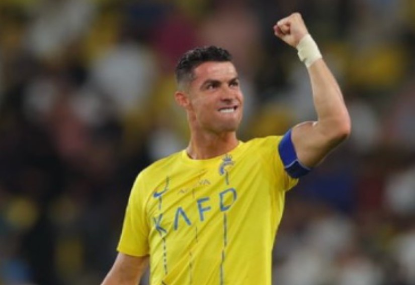 Từ chối đá cặp với Messi, Ronaldo chốt xong tương lai bất ngờ